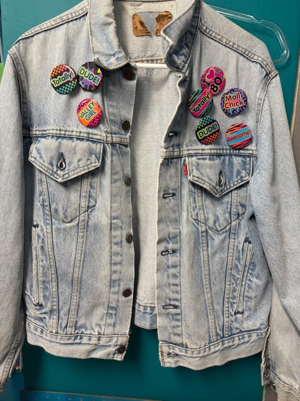 Vintage Levi's Light Blue Denim Jacket with Colorful 80’s Pins - Picture 1 of 10
